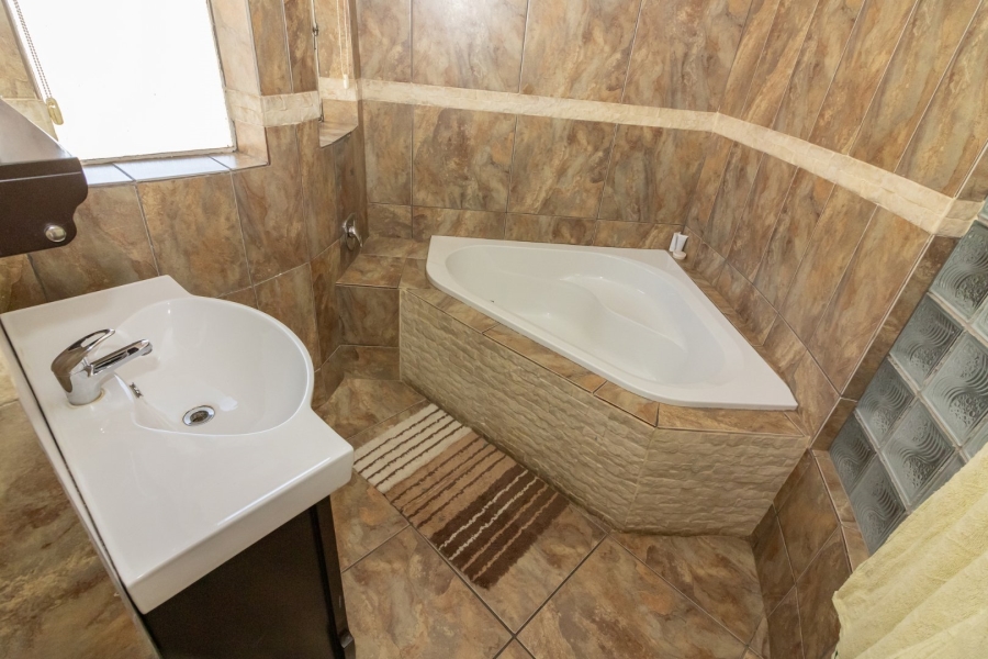 6 Bedroom Property for Sale in Panorama Free State